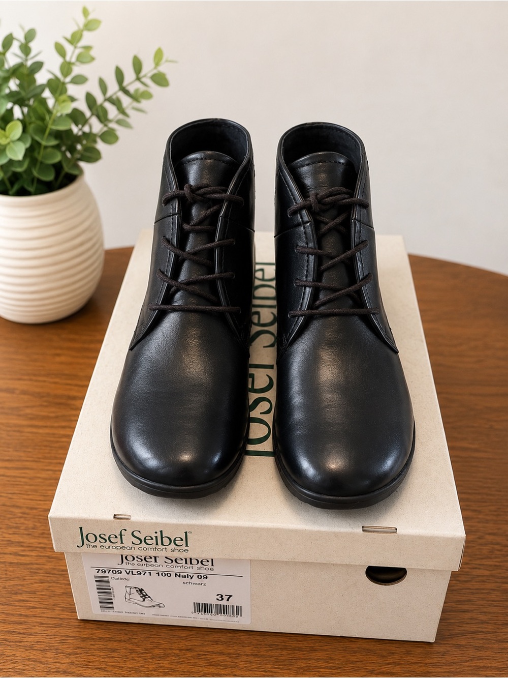 Josef Seibel Naly 09 Black Leather Ankle Boots • EU 37 / US Women’s 6.5–7